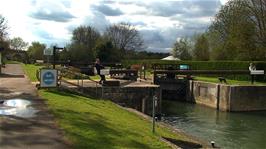 Eynsham Lock, on the Thames path from Swinford Bridge, 