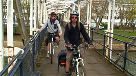 Crossing the Grandpont footbridge from Friar's Wharf, Oxford, to join the Thames path to Abingdon