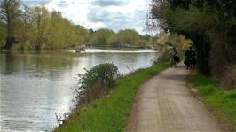 Following the Thames path past the College Boathouses, just south of Oxford, 3.3 miles into the ride