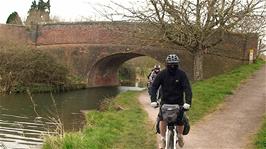 Continuing along the Bridgwater & Taunton Canal towards Taunton as we race to catch the 15:49 train