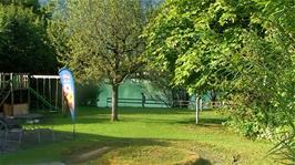 Brienz Youth Hostel gardens run right down to the lake