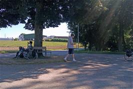 A pause for shade at Mattenhof, Deitingen, 22.7 miles into the ride