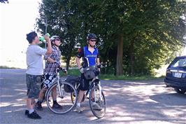 A pause for shade at Mattenhof, Deitingen, 22.7 miles into the ride