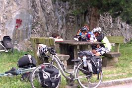 Our late lunch stop at Alte Axenstrasse on Route 3, overlooking Lake Urn, around 28 miles into the ride