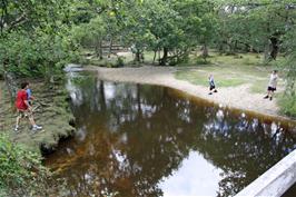 Ffrisbee fun over the Ober Water at Puttles Bridge near Brockenhurst, 7.4 miles into the ride