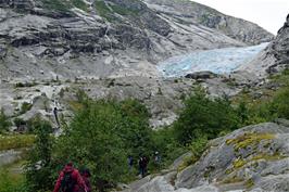 The final walk to the glacier front