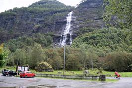 John sets off to Fortun from Skjolden youth hostel
