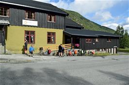 Bøverdalen youth hostel, our intended destination last night and 20km from Lom