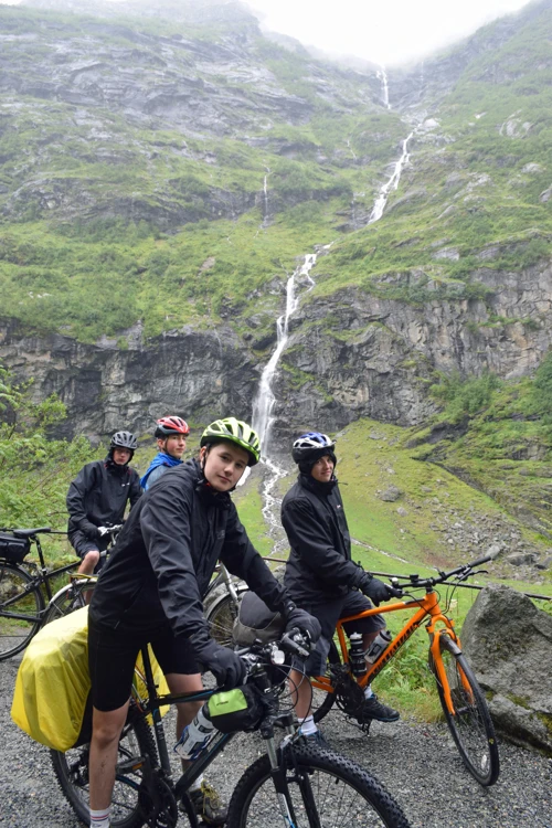 12 Aug 2017 · Norway: Day 5: Mjølfjell to Sogndal YH