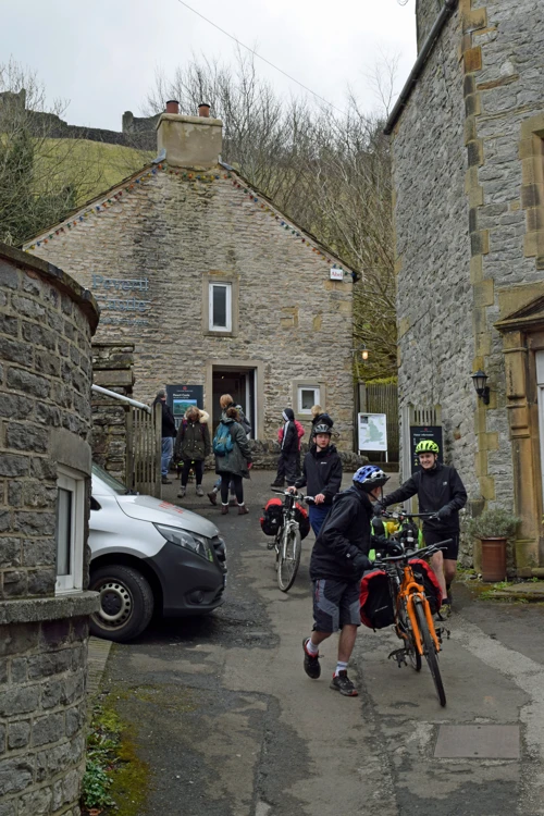01 Apr 2018 · Peak District: Day 3: Eyam to Edale YH