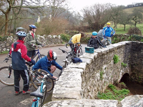 06 Feb 2005 · Totnes