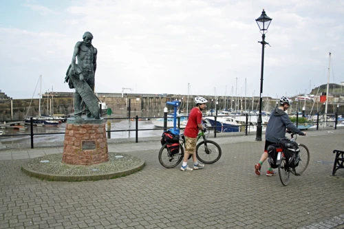 Preparing to leave Watchet Harbour after our cafe stop.
