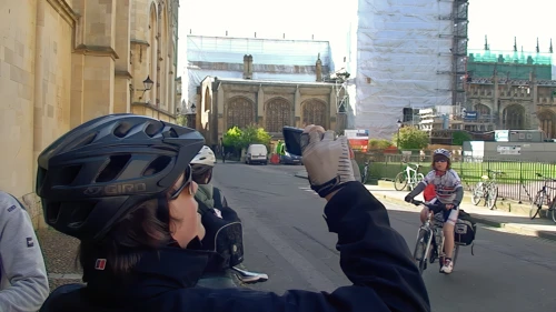 Ash take a photo of the Radcliffe Camera, Oxford, used as a location in the Golden Compass