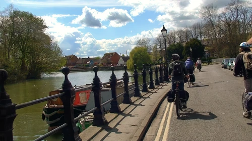 Riding along St Helen's Wharf, Abingdon, 11.1 miles into the ride