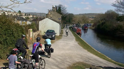 Joining the Kennet & Avon Canal from Beckford Road, Bath, 2.3 miles into the ride