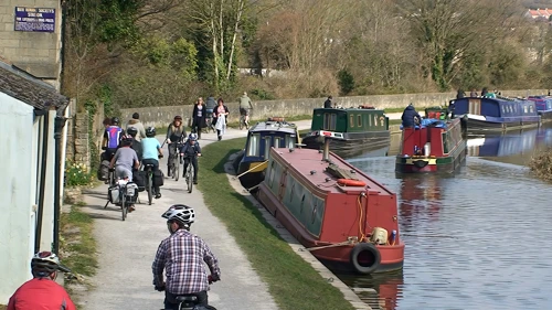 Joining the Kennet & Avon Canal from Beckford Road, Bath, 2.3 miles into the ride
