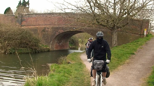 Continuing along the Bridgwater & Taunton Canal towards Taunton as we race to catch the 15:49 train