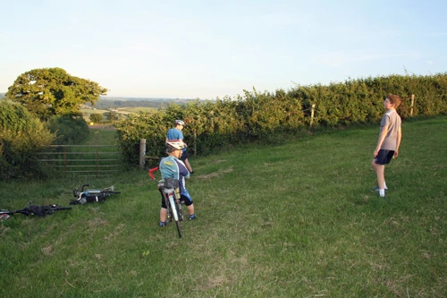 The bridleway from Higher Penn to Tidwell.