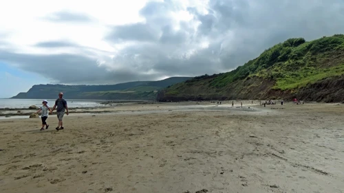 Crossing Robin Hood’s Bay beach, the shortcut to Boggle Hole