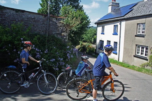 The group at Pridhamsleigh, en route to the Dart Bridge café.