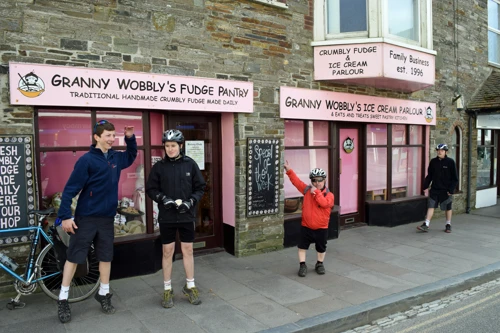 13 Apr 2017 · North Cornwall Coast: Day 1: Home to Tintagel YH