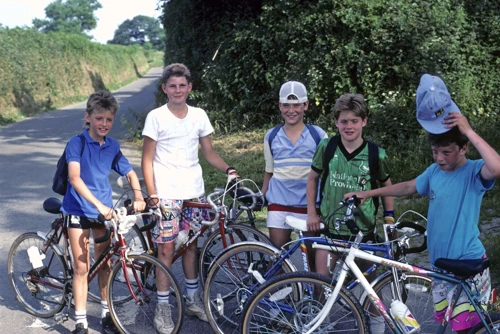 18 Jun 1989 · Broadhempston