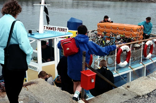 18 Apr 1990 · Cornish Coast: Day 3 Boswinger to Coverack