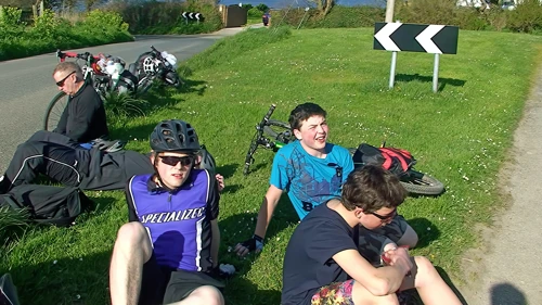 A rest at Bodrugan Barton, at the top of Portmellon Hill, 15.2 miles into the ride