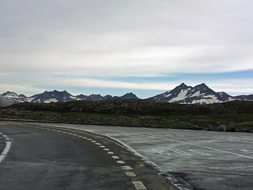 Snowy mountains all around as we reach the flat road on top of Grimsel Pass
